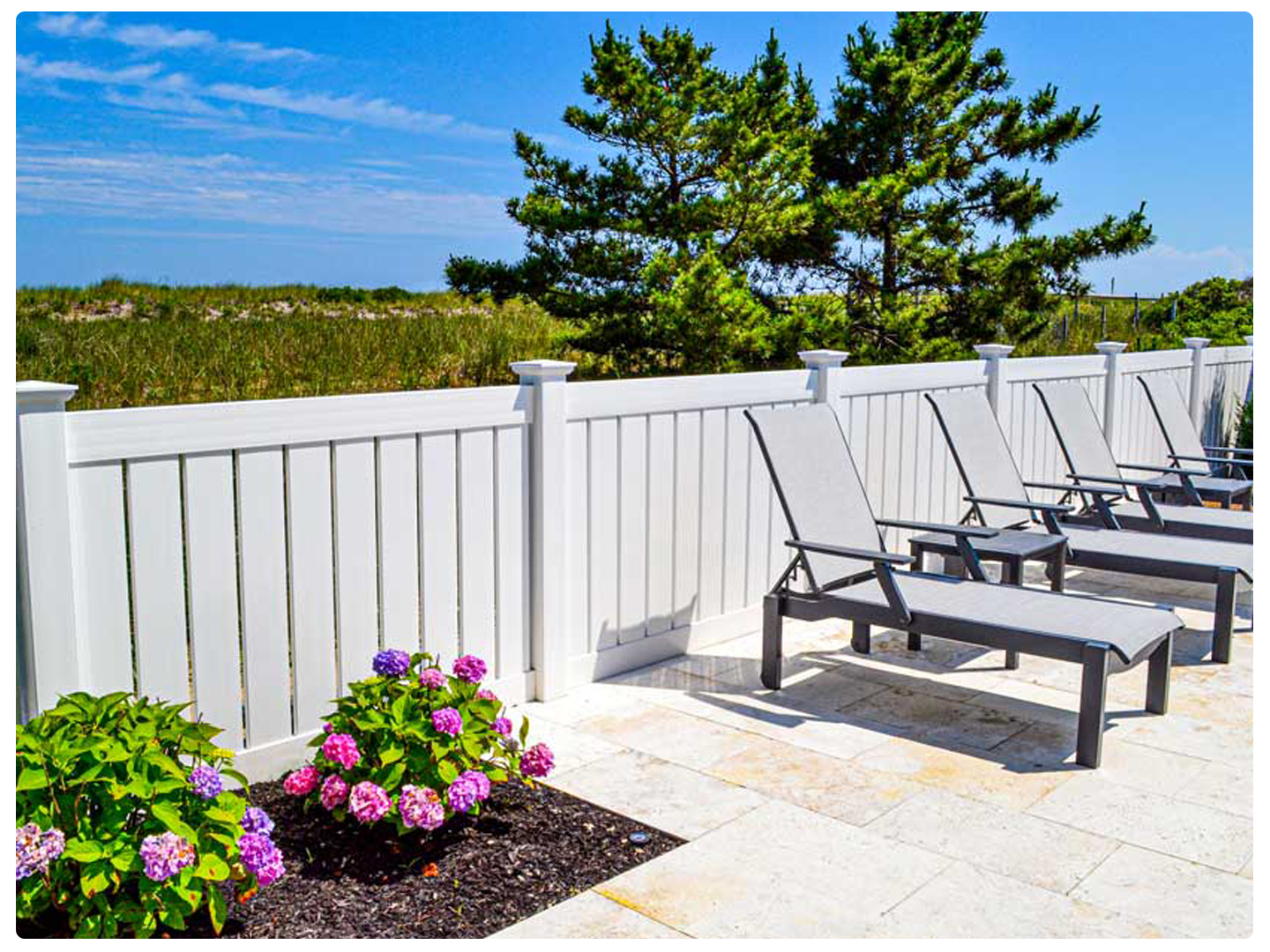 White vinyl privacy fence installed by Rosewood Fencing in Florida
